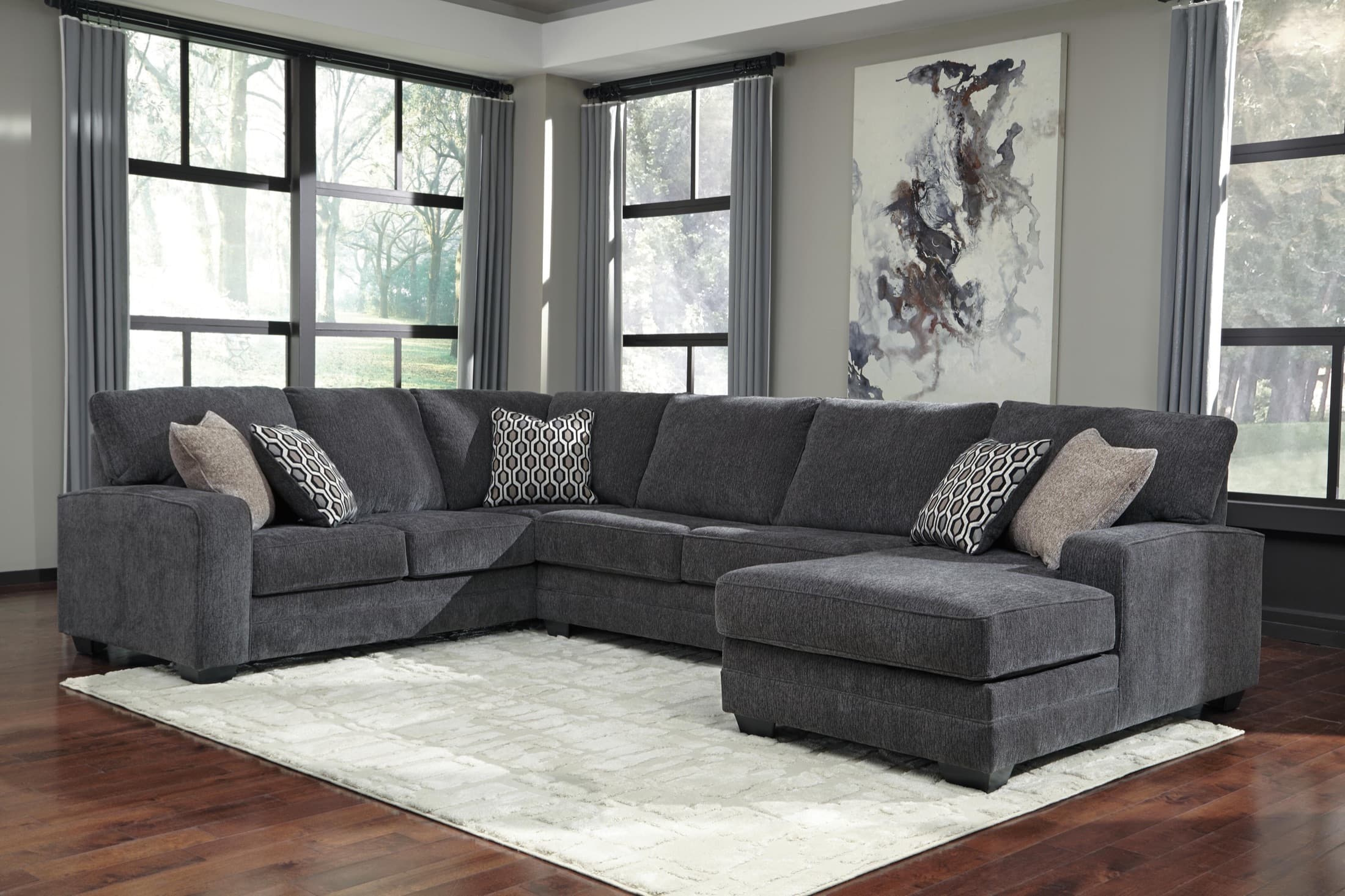 Beautifully styled living room from Middletown Furniture in Middletown, Ohio