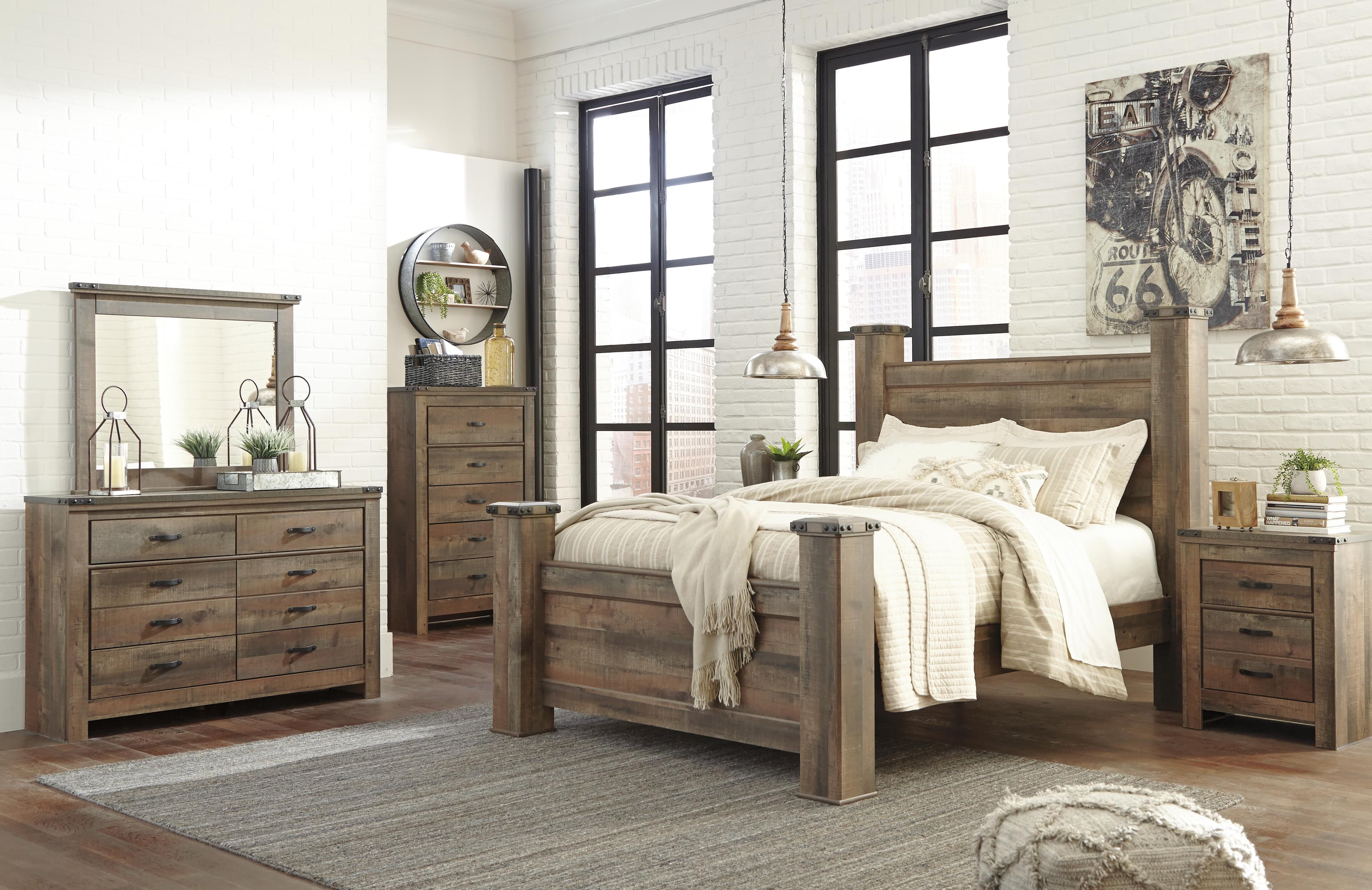Trinell Queen Poster Bed — Brown/Beige — view 3