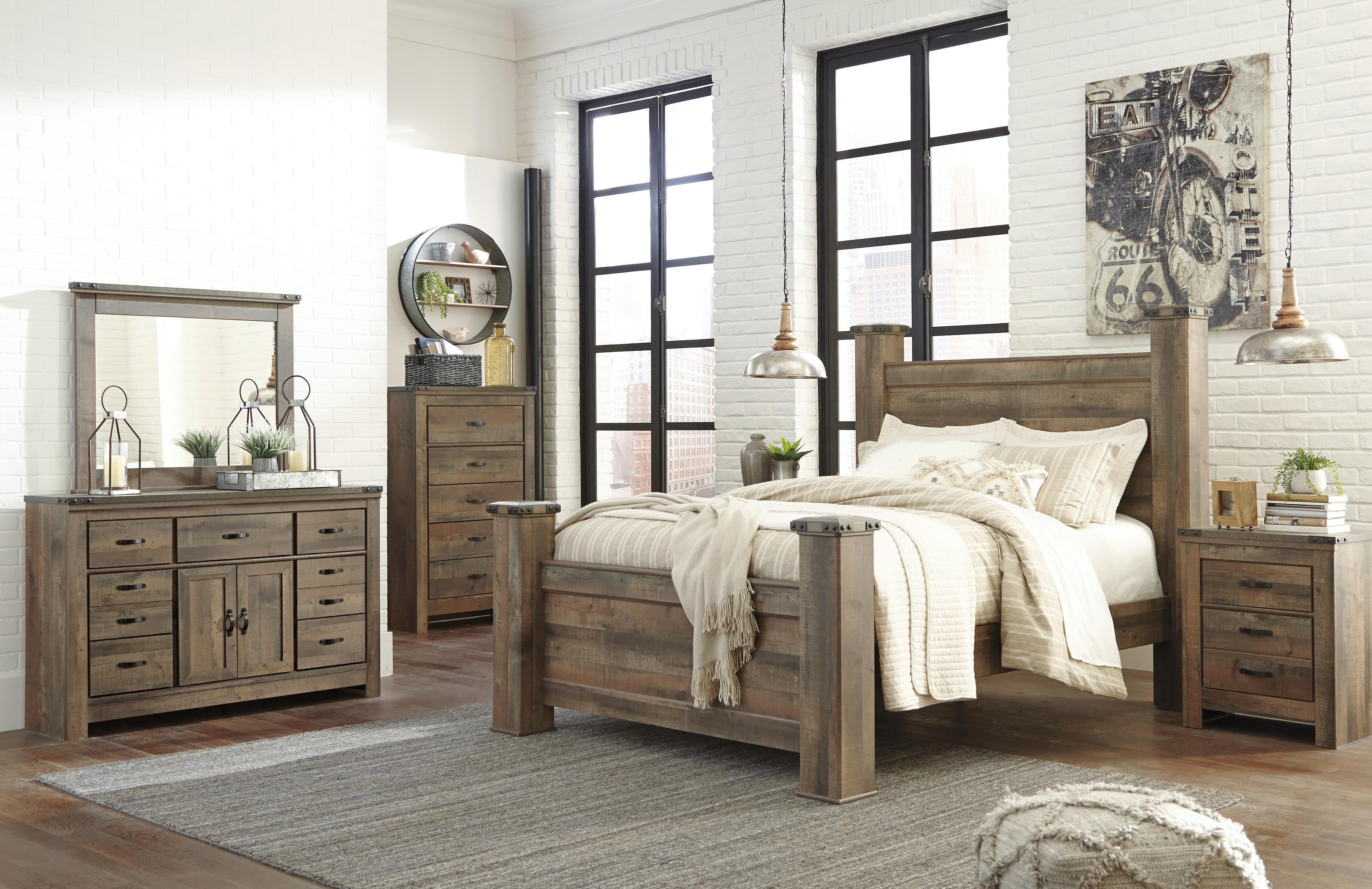 Trinell Queen Poster Bed — Brown/Beige — view 4