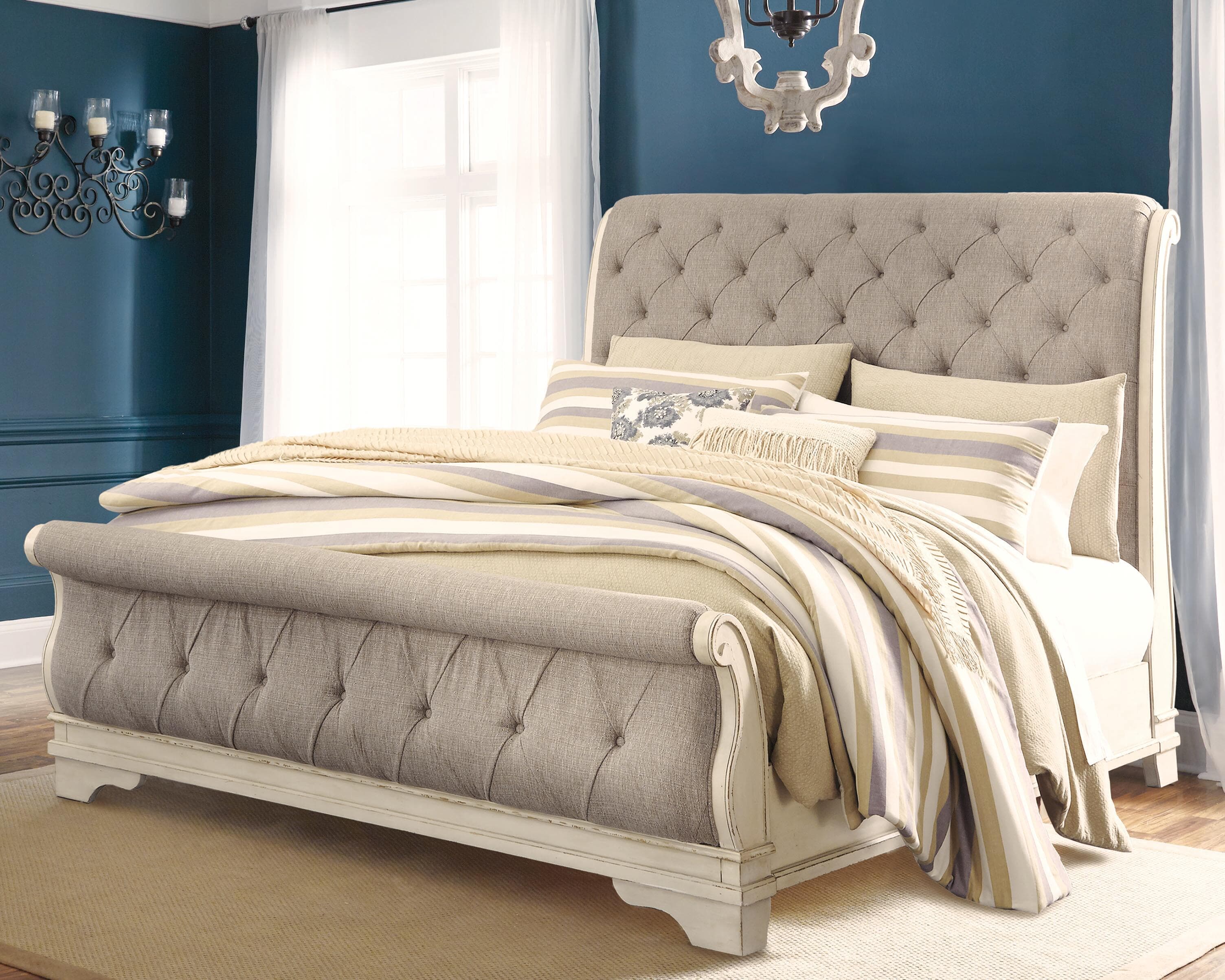 Realyn King Sleigh Bed — White — view 2