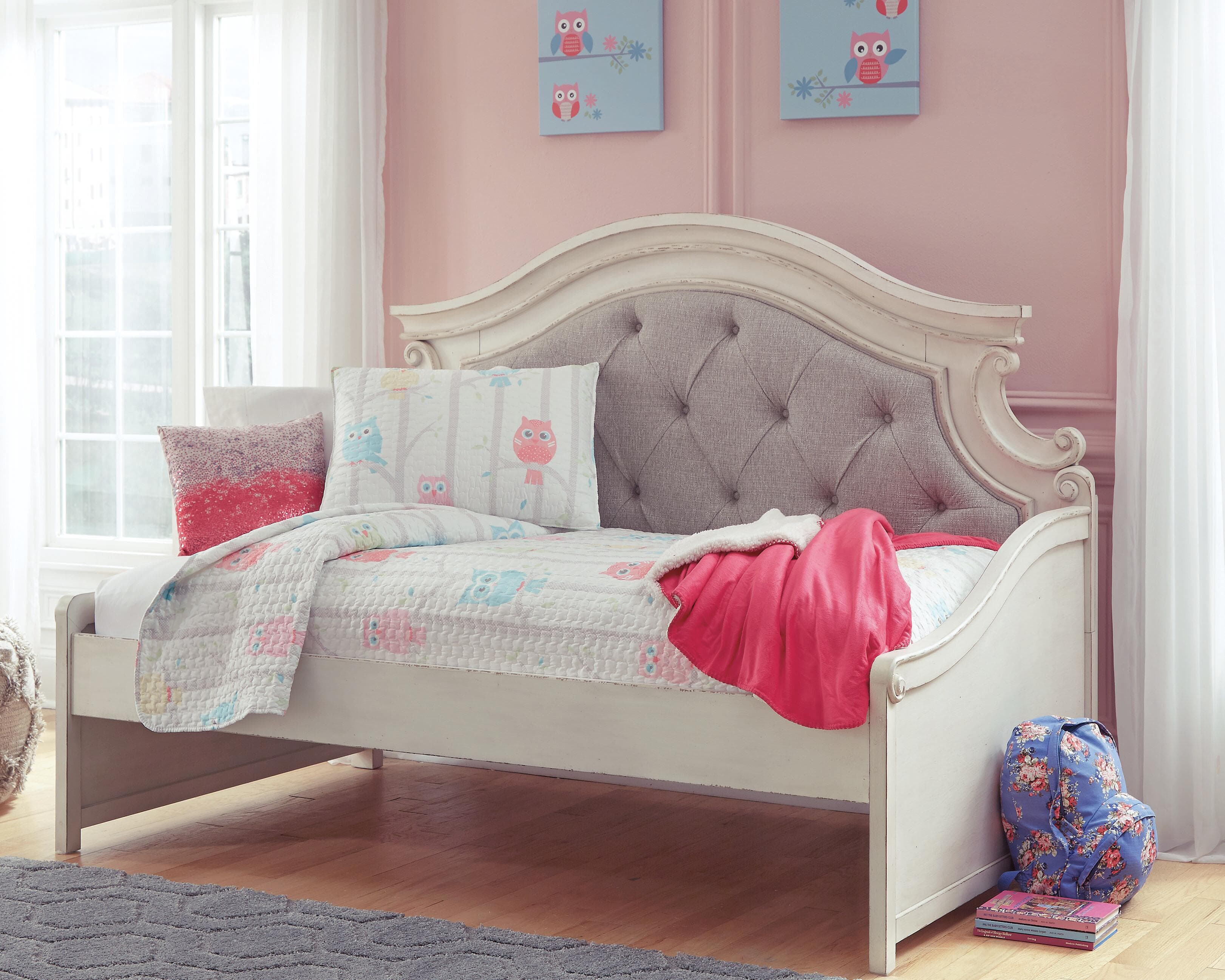 Realyn Twin Day Bed — White — view 6