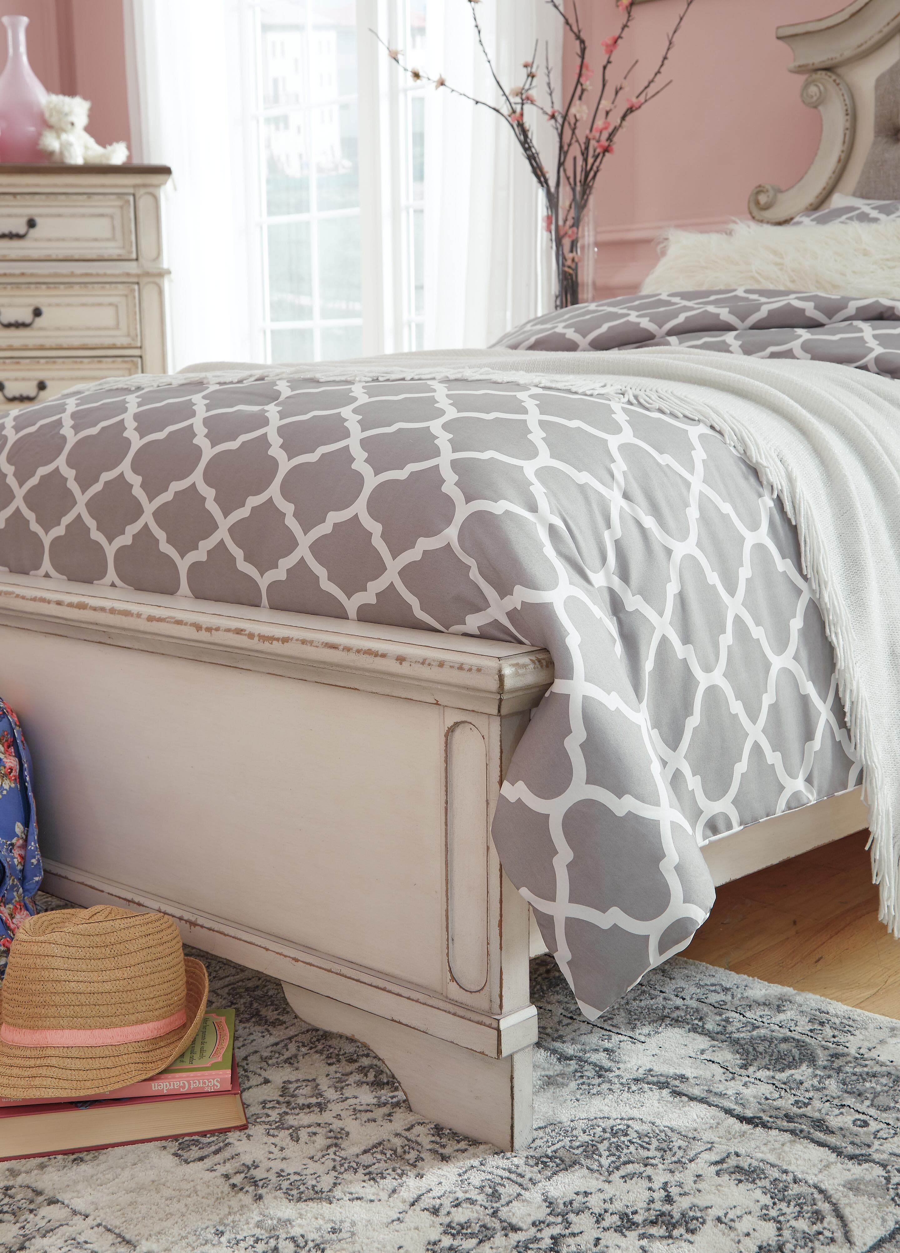 Realyn Twin Panel Bed — White — view 5